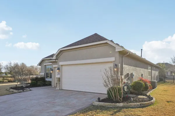 Property Slideshow image 2 of 33 | 9908 orangewood trl, Denton, TX, 76207