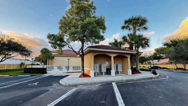 Property Slideshow image 3 of 12 | 9905 westwood dr 34-3, Tamarac, FL, 33321