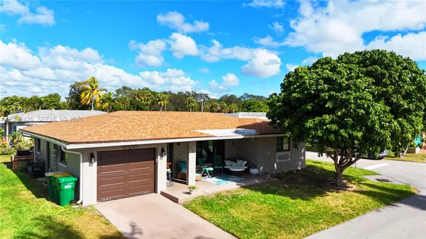 Property Slideshow image 2 of 23 | 4701 nw 44th st, Tamarac, FL, 33319