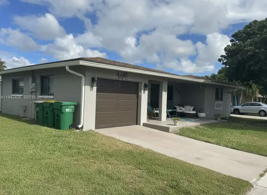 Property Slideshow image 3 of 23 | 4701 nw 44th st, Tamarac, FL, 33319