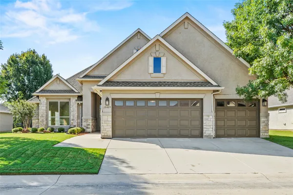 Property Slideshow image 2 of 38 | 10409 countryside dr, Denton, TX, 76207