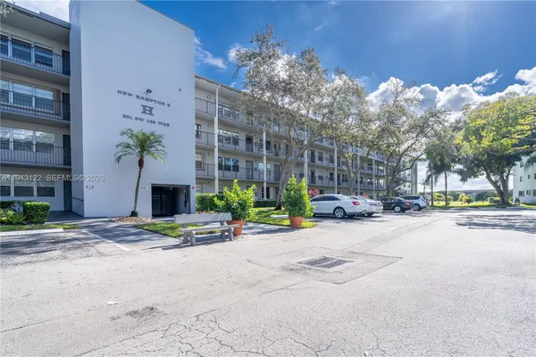 Property Slideshow image 2 of 77 | 251 sw 132nd way 117h, Pembroke Pines, FL, 33027