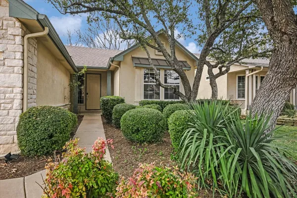 Property Slideshow image 2 of 14 | 129 enchanted dr, Georgetown, TX, 78633