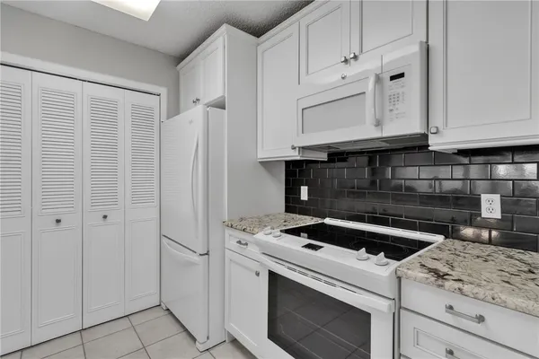 Property Slideshow image 3 of 36 | 38 plantation dr 203, Vero Beach, FL, 32966