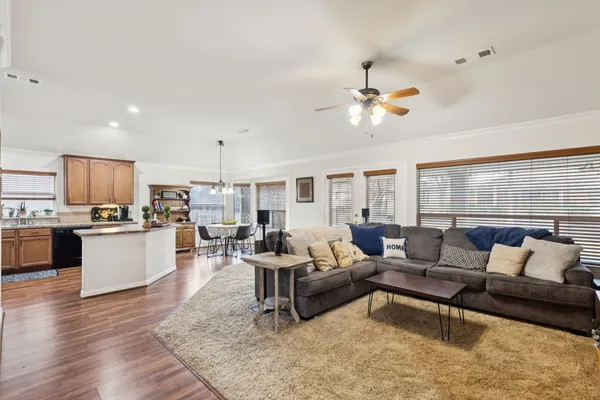 Property Slideshow image 3 of 28 | 9600 applewood trl, Denton, TX, 76207