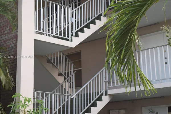Property Slideshow image 3 of 17 | 2901 nw 47th ter 248b, Lauderdale Lakes, FL, 33313