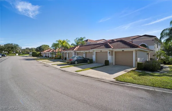 Property Slideshow image 3 of 50 | 10316 heritage bay blvd unit 2712, Naples, FL, 34120