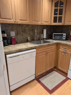 Property Slideshow image 3 of 14 | 900 saint charles pl l6, Pembroke Pines, FL, 33026