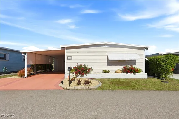 Property Slideshow image 2 of 46 | 5523 sir walter way, North Fort Myers, FL, 33917