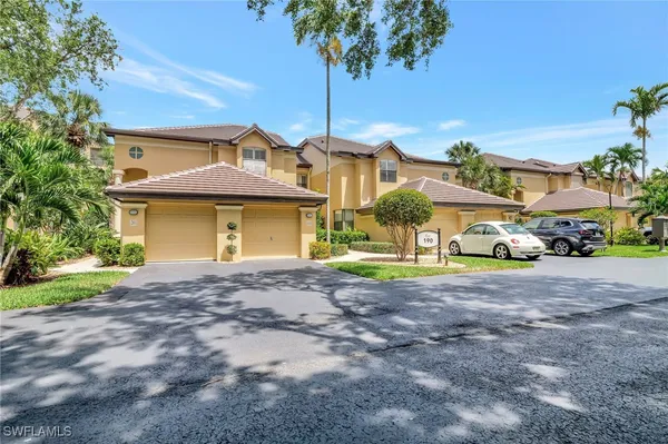 Property Slideshow image 2 of 33 | 190 vintage cir 202, Naples, FL, 34119