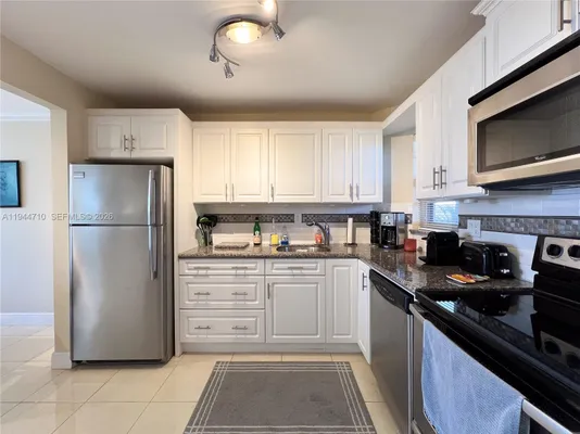 Property Slideshow image 2 of 10 | 8900 washington blvd apt 401a, Pembroke Pines, FL, 33025