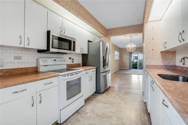 Property Slideshow image 3 of 28 | 13105 sw 16th ct 101l, Pembroke Pines, FL, 33027