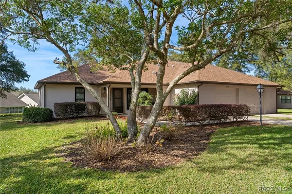 Property Slideshow image 2 of 63 | 6045 w bromley cir, Crystal River, FL, 34429