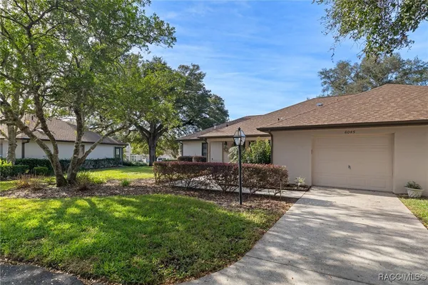 Property Slideshow image 3 of 63 | 6045 w bromley cir, Crystal River, FL, 34429