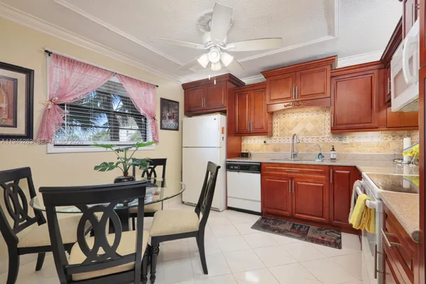 Property Slideshow image 2 of 20 | 4940 e sabal palm blvd apt 203, Tamarac, FL, 33319