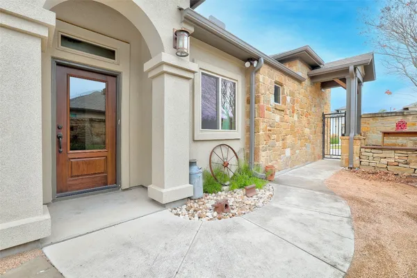 Property Slideshow image 3 of 38 | 116 trailing lantana dr g, Georgetown, TX, 78628