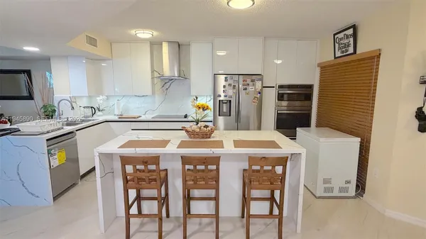 Property Slideshow image 2 of 22 | 9539 weldon cir f207, Tamarac, FL, 33321