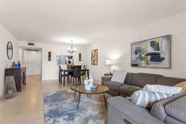 Property Slideshow image 2 of 27 | 1000 colony point cir 220, Pembroke Pines, FL, 33026