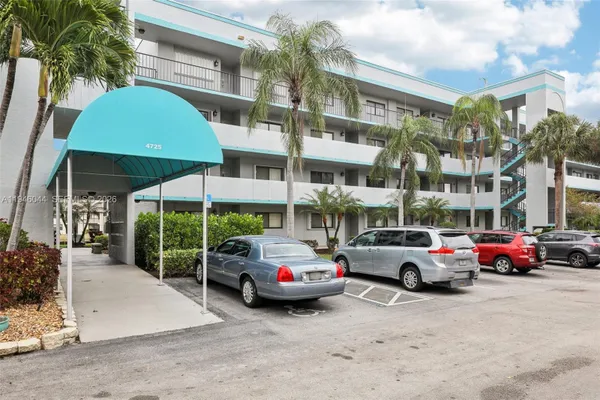 Property Slideshow image 2 of 61 | 4725 lucerne lakes blvd 405, Lake Worth, FL, 33467