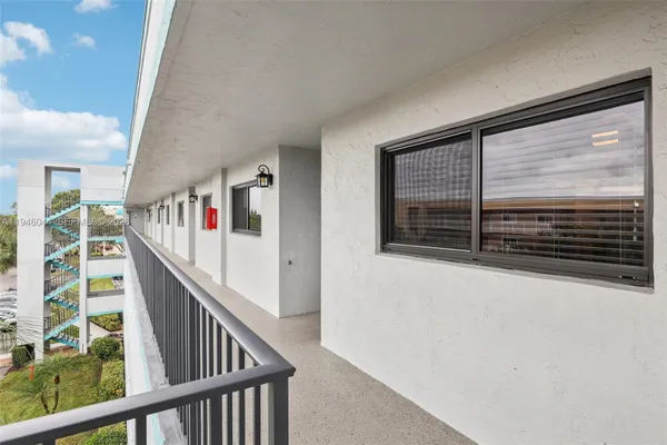 Property Slideshow image 3 of 61 | 4725 lucerne lakes blvd 405, Lake Worth, FL, 33467
