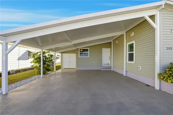 Property Slideshow image 2 of 47 | 14736 patrick henry rd, North Fort Myers, FL, 33917