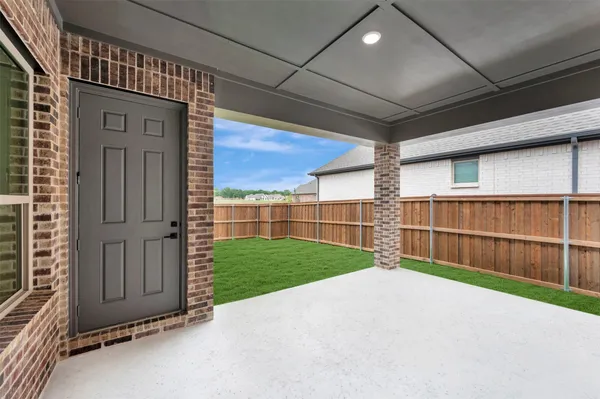 Property Slideshow image 3 of 34 | 2085 emerald grove dr, Arlington, TX, 76005