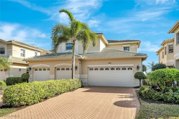 Property Slideshow image 2 of 28 | 689 vintage reserve cir 15d, Naples, FL, 34119