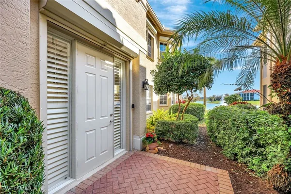 Property Slideshow image 3 of 28 | 689 vintage reserve cir 15d, Naples, FL, 34119