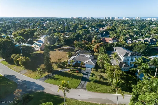 Property Slideshow image 3 of 18 | 700 bow line dr, Naples, FL, 34103