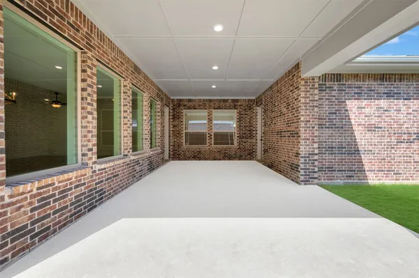 Property Slideshow image 2 of 36 | 2091 pine grove ln, Arlington, TX, 76005