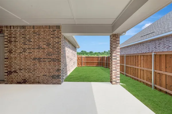 Property Slideshow image 3 of 36 | 2091 pine grove ln, Arlington, TX, 76005