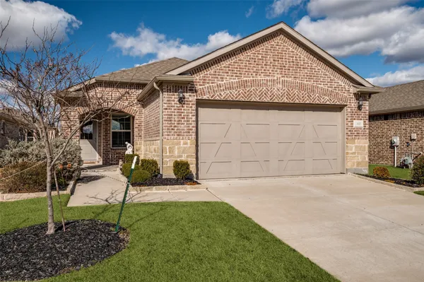 Property Slideshow image 2 of 32 | 917 rough hollow dr, Mckinney, TX, 75071