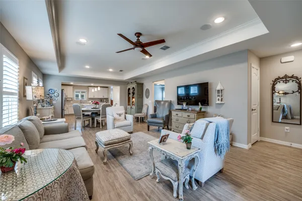 Property Slideshow image 3 of 32 | 917 rough hollow dr, Mckinney, TX, 75071