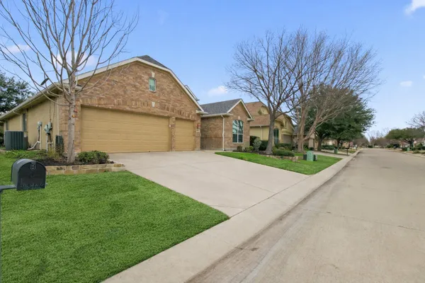 Property Slideshow image 2 of 26 | 9116 perimeter st, Denton, TX, 76207