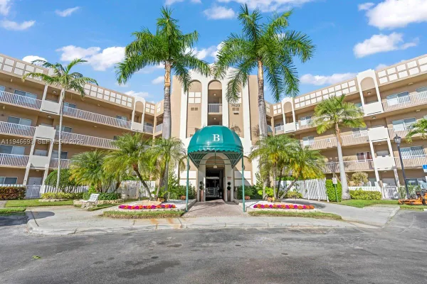 Property Slideshow image 2 of 18 | 7623 southampton ter 312, Tamarac, FL, 33321