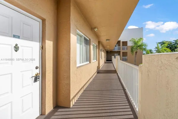 Property Slideshow image 3 of 18 | 7623 southampton ter 312, Tamarac, FL, 33321