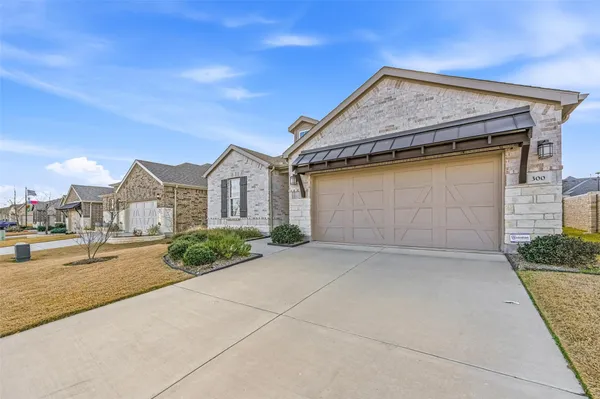 Property Slideshow image 3 of 40 | 300 sleepy willow ln, Mckinney, TX, 75071