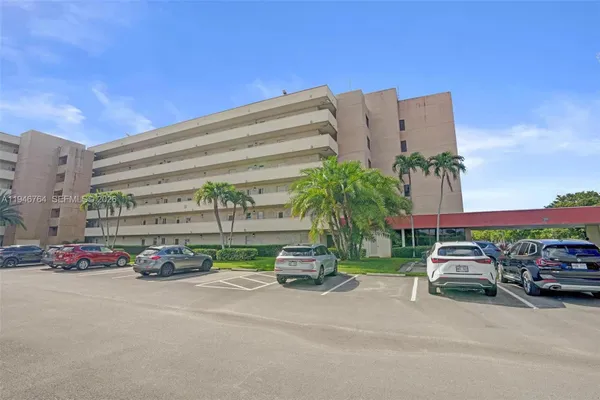 Property Slideshow image 2 of 37 | 8900 washington blvd ph 5, Pembroke Pines, FL, 33025