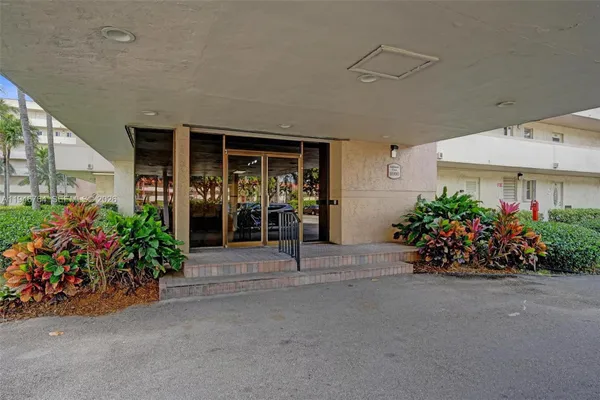 Property Slideshow image 3 of 35 | 8900 washington blvd ph 5, Pembroke Pines, FL, 33025