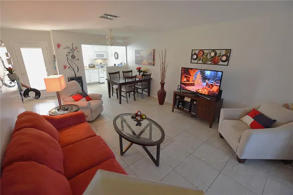 Property Slideshow image 3 of 56 | 2971 crosley dr g, West Palm Beach, FL, 33415