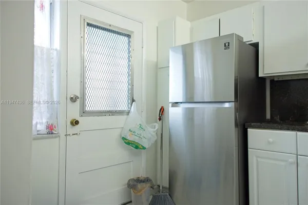 Property Slideshow image 3 of 20 | 2309 park ln 304, Hollywood, FL, 33021