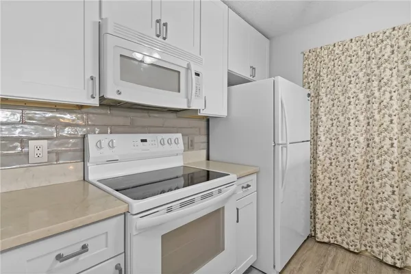 Property Slideshow image 2 of 35 | 45 plantation dr 204, Vero Beach, FL, 32966