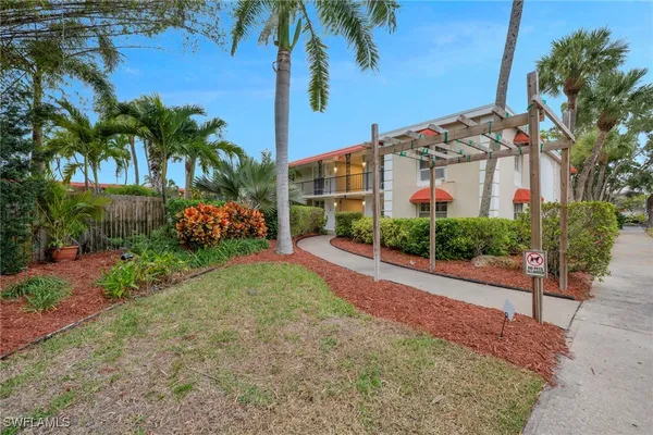 Property Slideshow image 2 of 10 | 2555 tamiami trl 156, Naples, FL, 34103