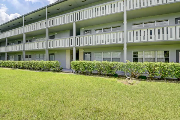 Property Slideshow image 3 of 47 | 49 suffolk b 49, Boca Raton, FL, 33434