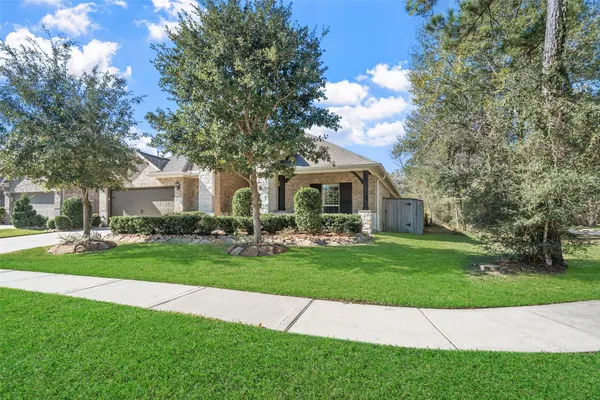 Property Slideshow image 2 of 37 | 4 s sandbells park ln, Montgomery, TX, 77316