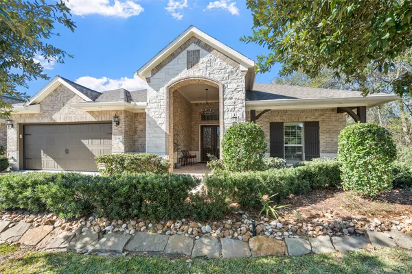Property Slideshow image 3 of 37 | 4 s sandbells park ln, Montgomery, TX, 77316