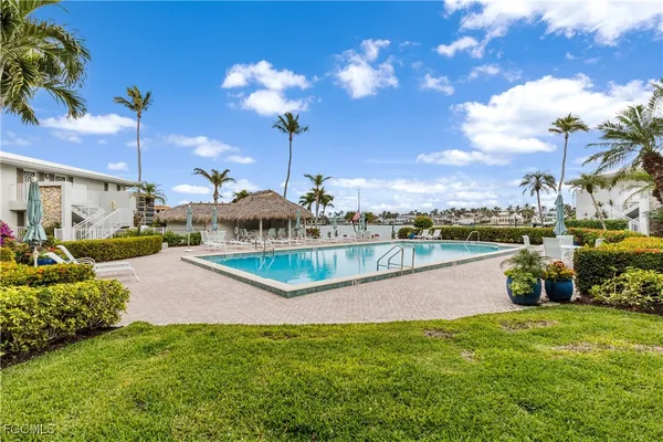 Property Slideshow image 2 of 11 | 2800 gulf shore blvd 100, Naples, FL, 34103