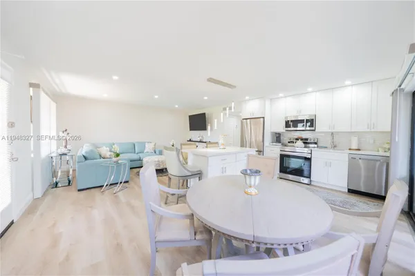 Property Slideshow image 3 of 38 | 126 piedmont c # 126, Delray Beach, FL, 33484