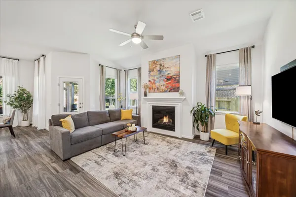 Property Slideshow image 2 of 36 | 108 pink clover ct, Montgomery, TX, 77316