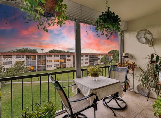 Property Slideshow image 3 of 48 | 9420 s hollybrook lake dr 302, Pembroke Pines, FL, 33025